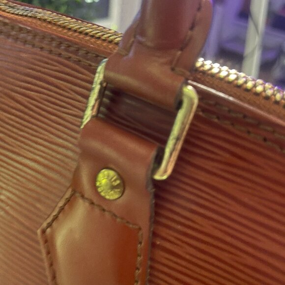 A cond Louis Vuitton Alma PM Bag in Epi Leather Brown/Cognac w/FREE COA! - Picture 9 of 15